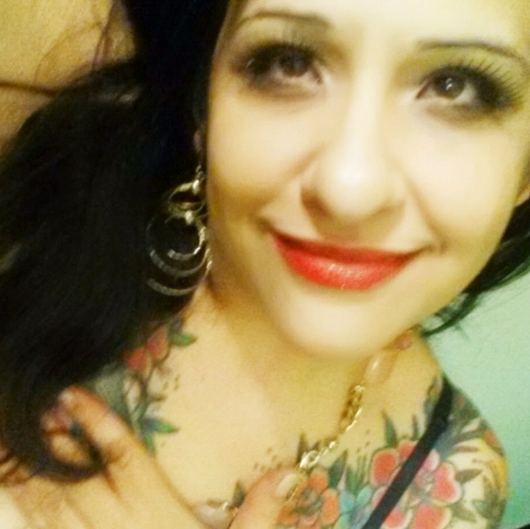 Meet your Posher, Danielle - Picture 6 of 6